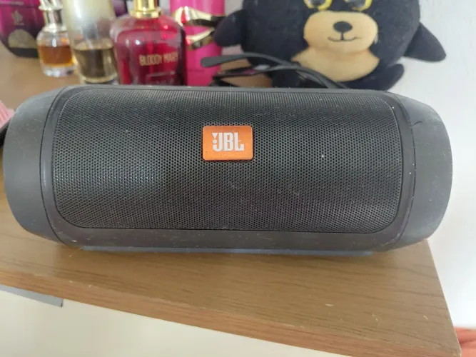 Vendo caixinha jbl original muito boa usada né 