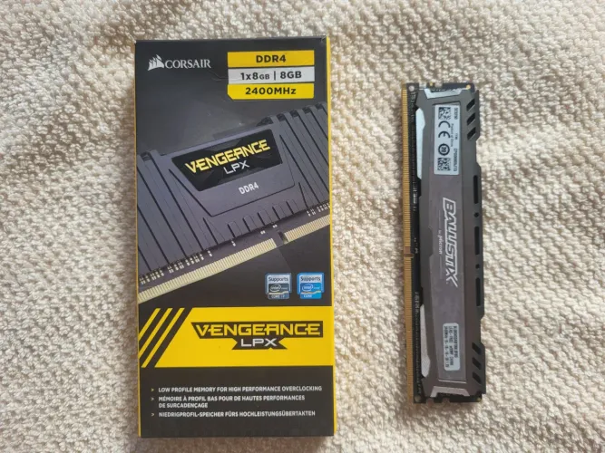 Memória 2400MHz DDR4 16GB(2×8GB)