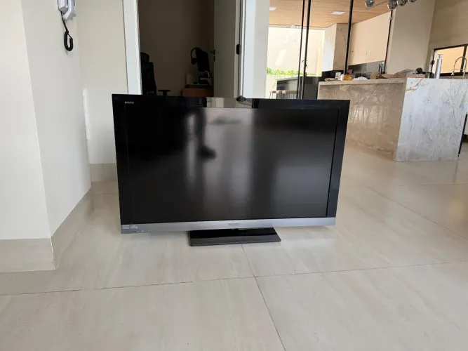 TV Sony KDL-46 Bravia (não é smart)