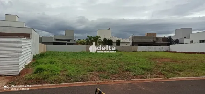 Terreno disponível para venda no bairro Nova Uberlândia em Uberlândia-MG