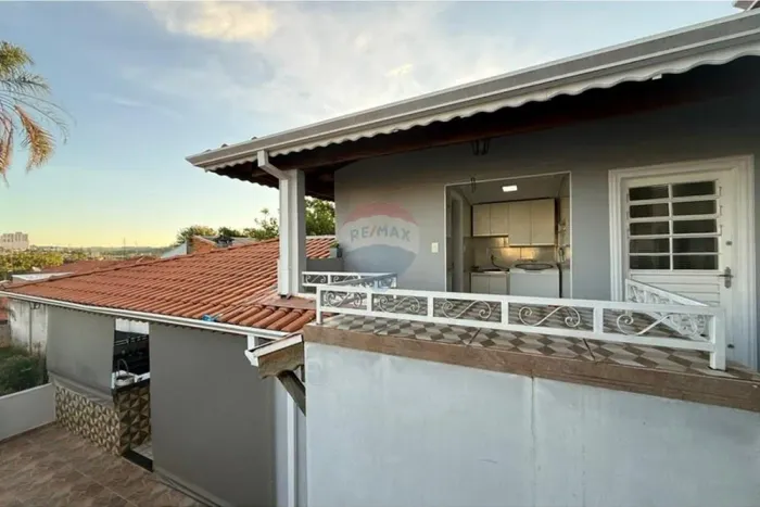 CASA DE 3 DORMITÓRIOS NA VILA DOS LAVRADORES