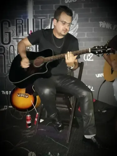 Músico procura parcerias