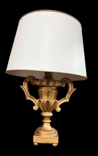 Luminária clássica dourada