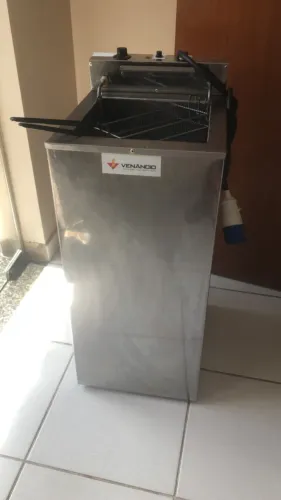 Fritadeira profissional, marca Venâncio, 23 litros, 220 v