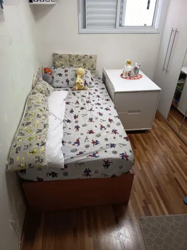 Berço que vira cama com cômoda