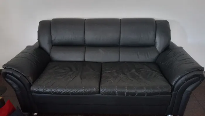 SOFA DE COURO PRETO