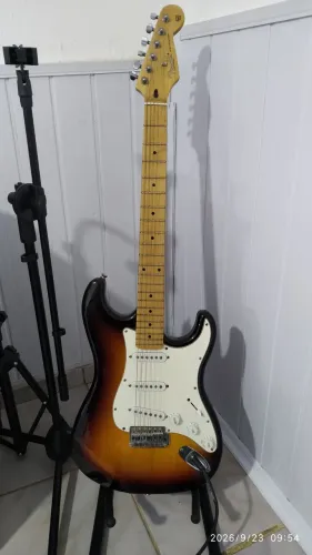 Guitarra Fender chinesa 