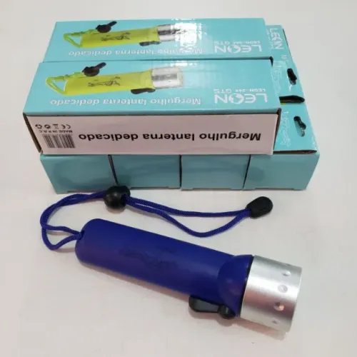 Lanterna LED Cree para Mergulho Caça Camping Trilha Pesca - R$ 44,99