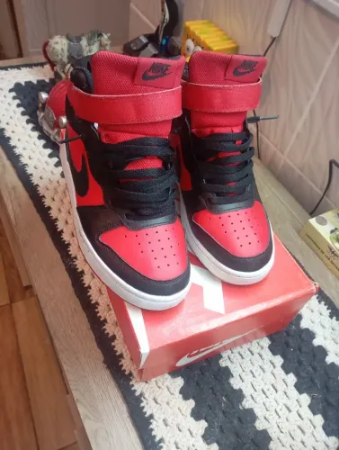 Nike borough mid 2