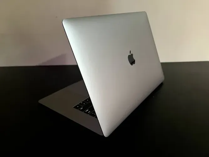 MacBook Pro 15" 2TB TouchBar