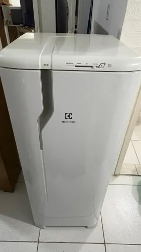 GELADEIRA ELECTROLUX 240 L