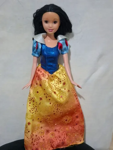 Branca de neve Disney original 2006 produzido na indonesia.