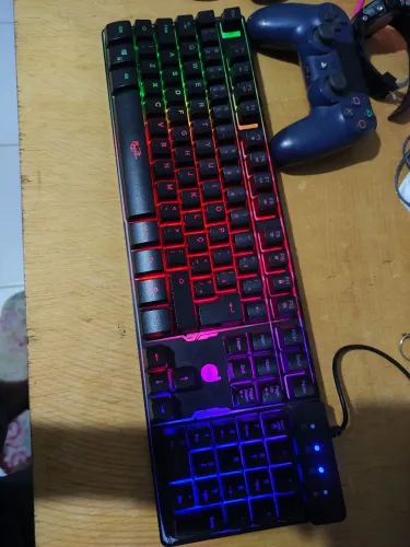 Teclado RGB DAZZ