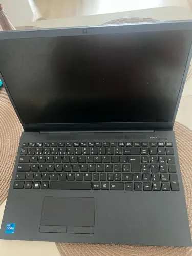 VAIO FE15 usado com Intel Core i5-10210U, 16 GB de RAM, 250 GB e HD adicional de 1 TB