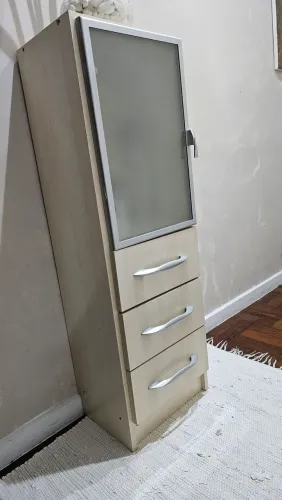 Armarinho MDF com 3 gavetas e adega