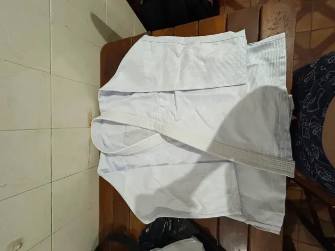 Vendo kimono branco tamanho A2