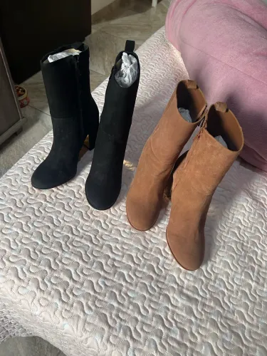 Vendo 2 pares de bota