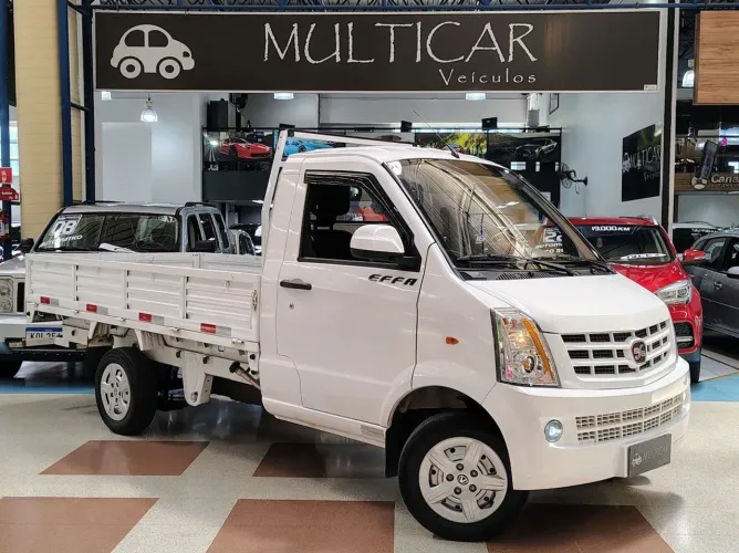 VENDO CARROCERIA DA Effa ano 2004