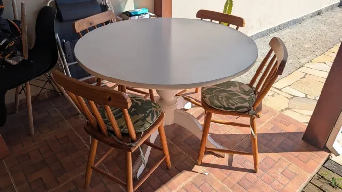 Conjunto Tok stok mesa de madeira com 4 cadeiras toda em madeira maciça