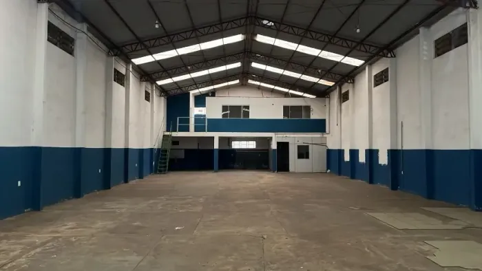 Salão Comercial 360m² com Escritório e Sala de Reunião 