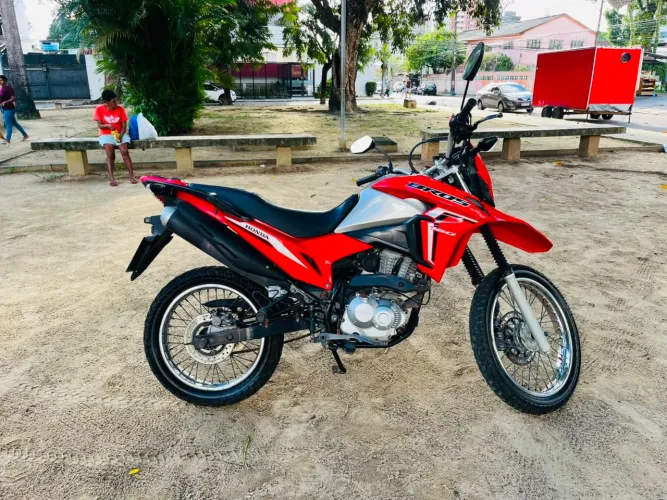 Bros 2023 com apenas 33.000 km