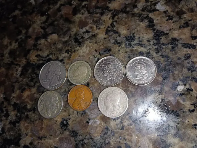 Lote de moedas internacionais EUA Reino Unido e Argentina