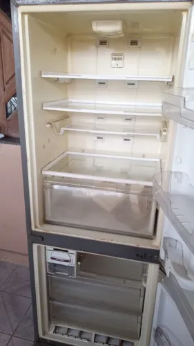 Geladeira para retirar peças ou concertar