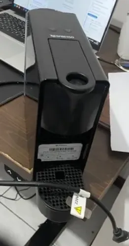 Cafeteira Nespresso Essenza Mini Preta