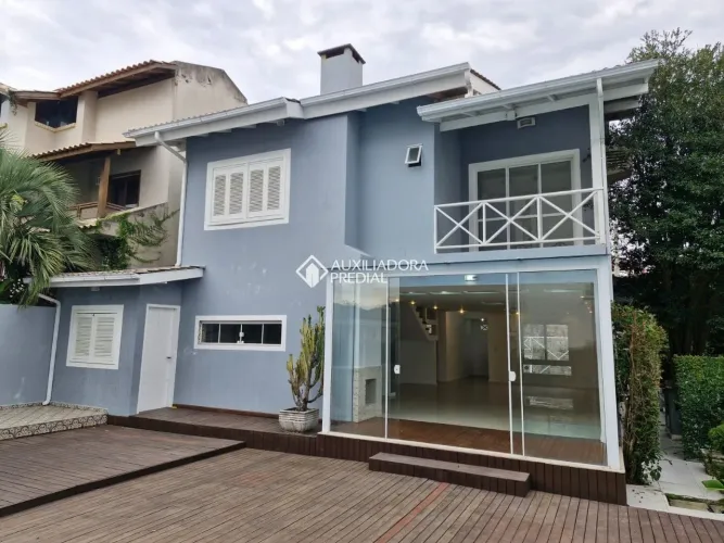 Casa para Locação no Bairro João Paulo, possui 4 dormitorios, sendo uma suite.