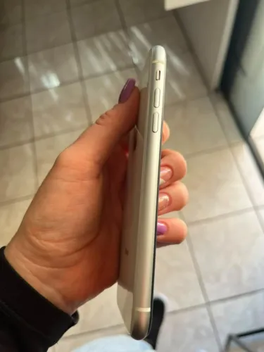 iPHONE XR 64GB