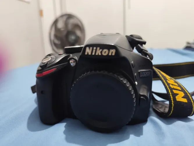 Vendo Câmera NIKON D3200