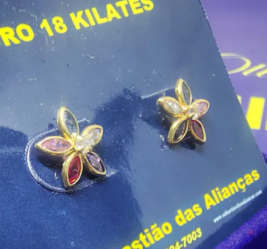 Brinco Trevo 9 mm Ouro 18 Kilates Peso 0.74 Gramas Pedras Zircônias
