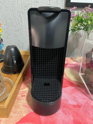 Nespresso Essenza Mini - Compacta, Charmosa e Perfeita para seu Café Diário!