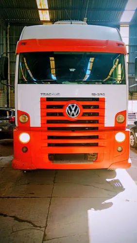 Caminhão trabalhando 