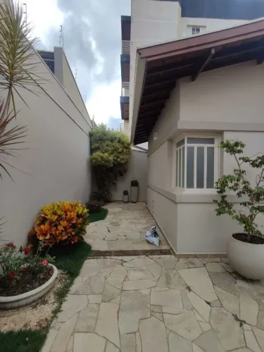 Casa à venda em Franca-SP, Parque Francal: 3 quartos, 1 suíte, 3 salas, 4 banheiros, 3 vag