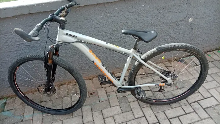 Bicicleta Caloi completinha só pega e andar