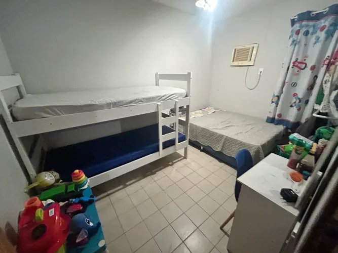 Alugo cama( 800) em 1 quarto ou quarto completo ( 2.000) 