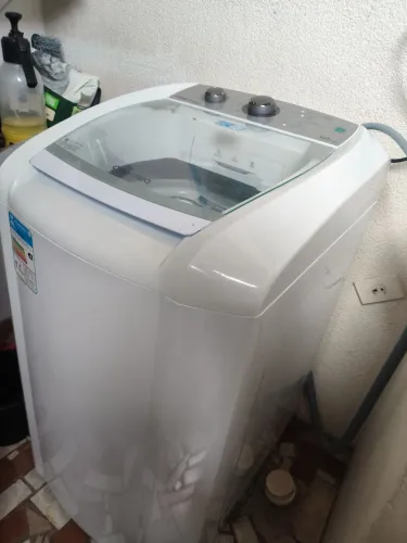 Máquina de Lavar em Estado de Nova | 1 Ano de Uso | R$ 1.000