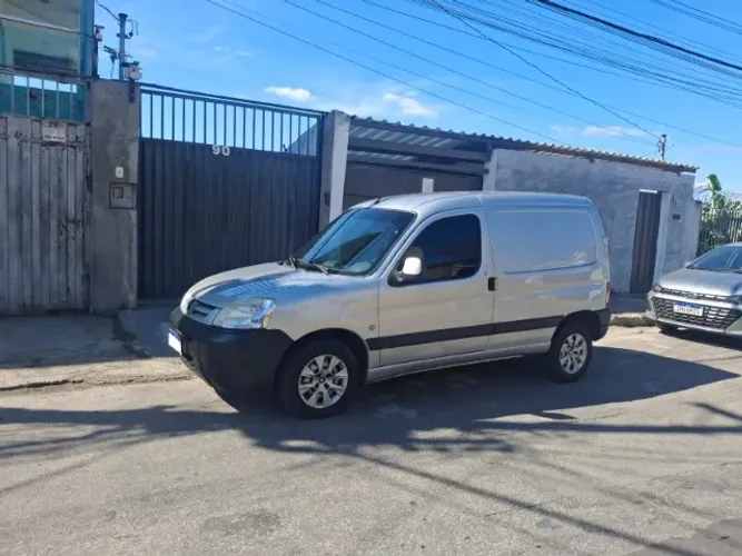 Peugeot Partner Van 1.6 Flex 16V 5P 2011