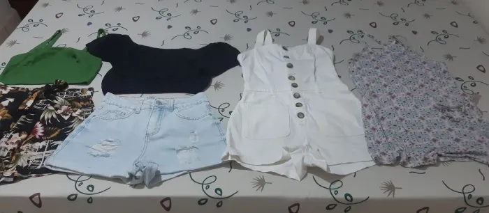 Roupas semi novas menina 14 anos.