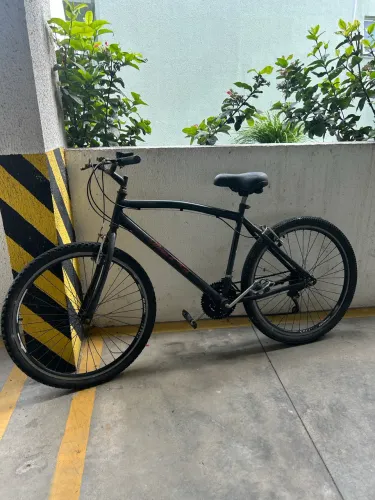 Vendo bike em perfeito estado , Aro 26 e com marcha