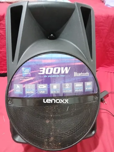 Caixa de Som Amplificada Lenoxx CA340 300W RMS com Bluetooth e led 12 preta.