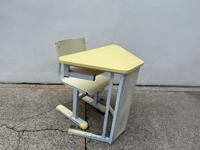 Kit Mesa e Cadeira Escolar Infantil Desk Amarelo