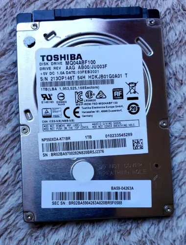 HD Hitachi para notebook 2,5" e mais dois HDs