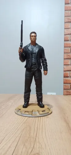 Exterminador  do futuro T-800 - miniatura com 35cm -  Pintada à Mão