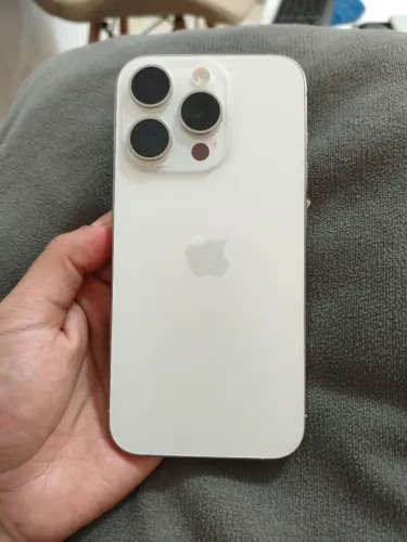 iPhone 15 Pro 512gb - Tela com detalhe