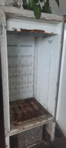 Freezer horizontal sem as grades