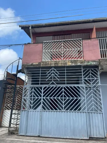 Alugo apartamento bem localizado
