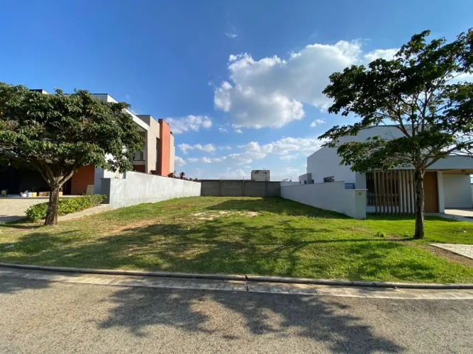 Terreno à venda, 426 m² por R$ 700.000 - Alphaville Nova Esplanada 1 - Votorantim/SP