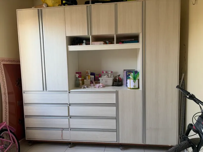 Vende-se guarda roupa grande